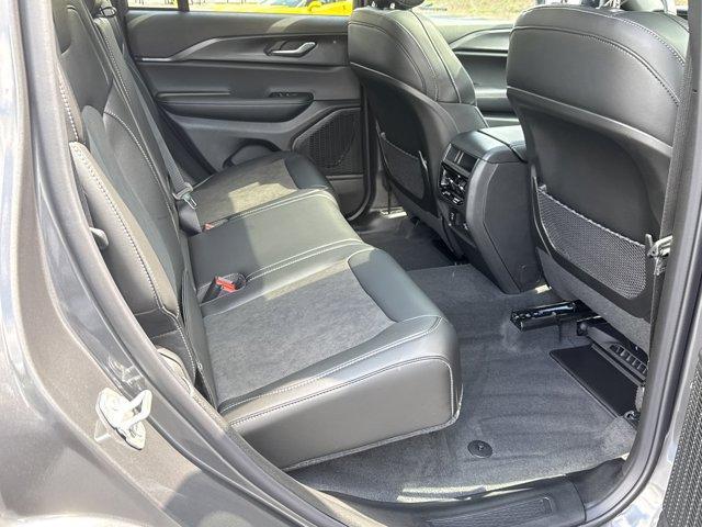 new 2025 Jeep Grand Cherokee car, priced at $40,175