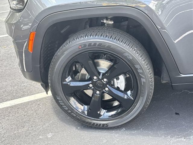 new 2025 Jeep Grand Cherokee car, priced at $40,175
