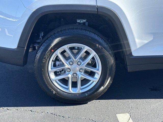 new 2025 Jeep Grand Cherokee car, priced at $33,101