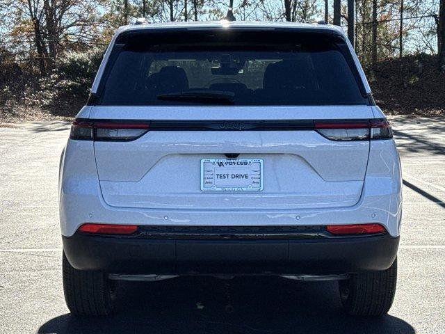 new 2025 Jeep Grand Cherokee car, priced at $40,185