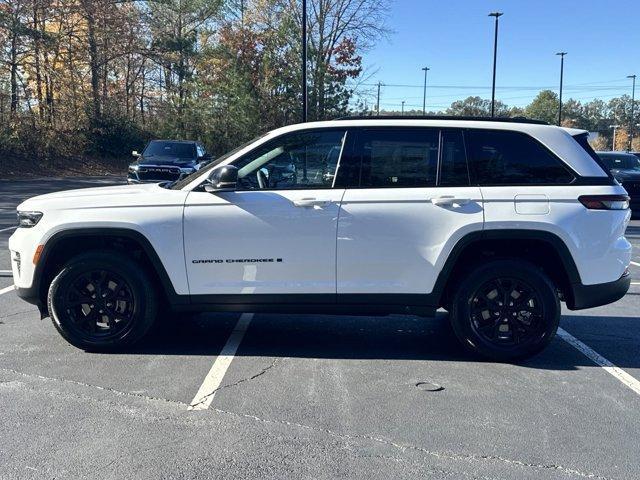 new 2025 Jeep Grand Cherokee car, priced at $40,185