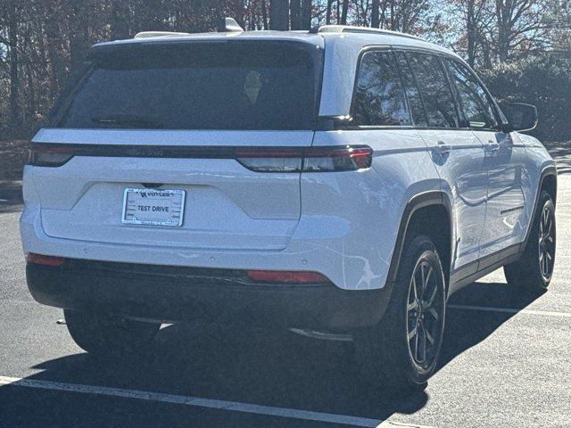 new 2025 Jeep Grand Cherokee car, priced at $40,185