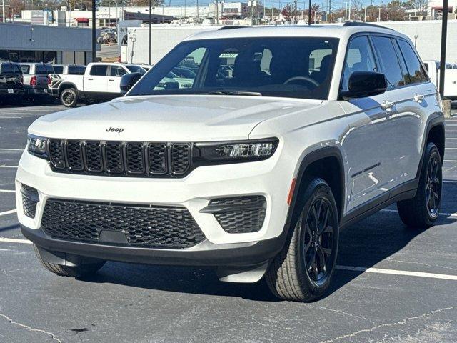 new 2025 Jeep Grand Cherokee car, priced at $40,185