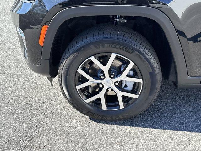new 2025 Jeep Grand Cherokee car, priced at $45,909