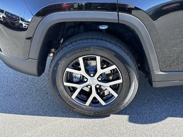 new 2025 Jeep Grand Cherokee car, priced at $45,909