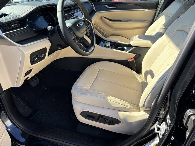 new 2025 Jeep Grand Cherokee car, priced at $45,909