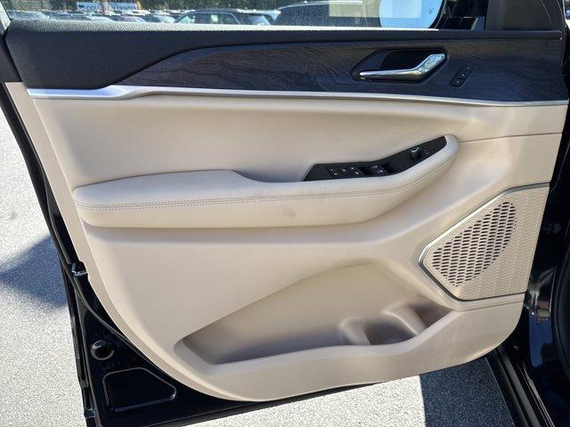 new 2025 Jeep Grand Cherokee car, priced at $45,909