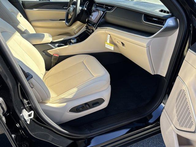 new 2025 Jeep Grand Cherokee car, priced at $45,909