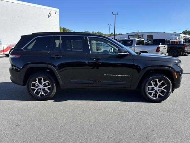 new 2025 Jeep Grand Cherokee car, priced at $45,909