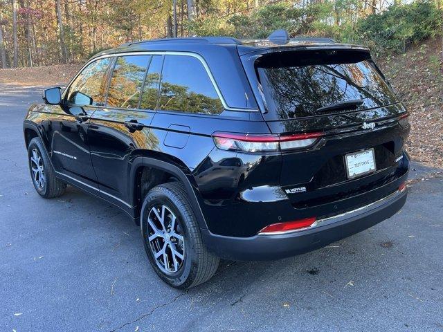 new 2025 Jeep Grand Cherokee car, priced at $45,698