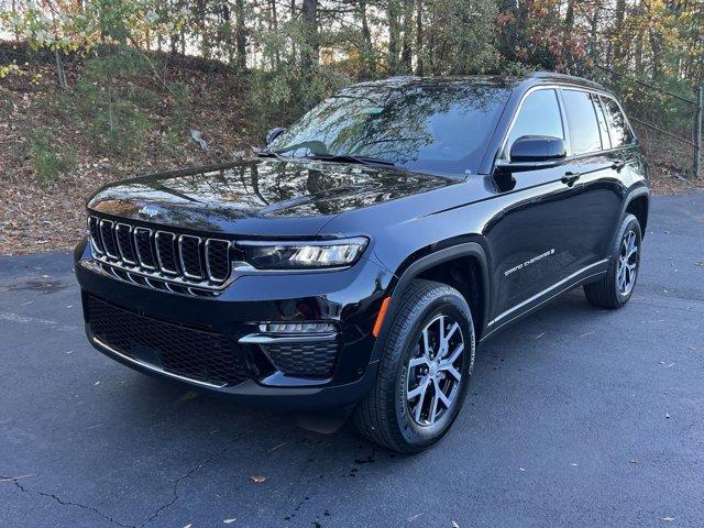 new 2025 Jeep Grand Cherokee car, priced at $45,698