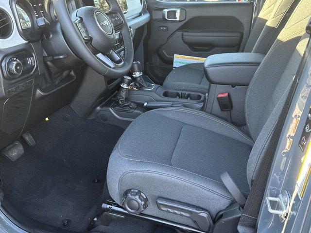 new 2025 Jeep Wrangler car, priced at $54,552