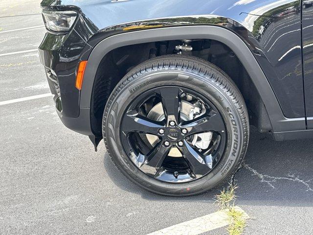 new 2025 Jeep Grand Cherokee car, priced at $43,327