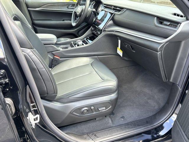 new 2025 Jeep Grand Cherokee car, priced at $43,327