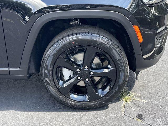 new 2025 Jeep Grand Cherokee car, priced at $43,327