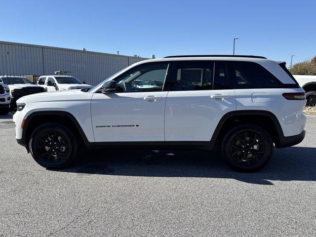 new 2025 Jeep Grand Cherokee car, priced at $40,610