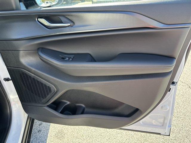 new 2025 Jeep Grand Cherokee car, priced at $40,610