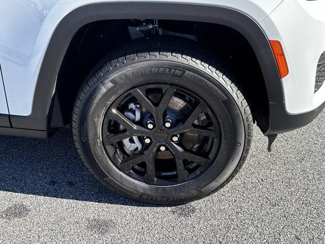 new 2025 Jeep Grand Cherokee car, priced at $40,610