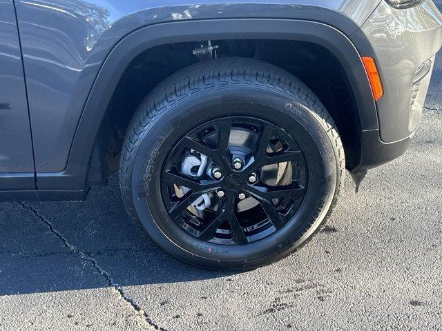 new 2025 Jeep Grand Cherokee car, priced at $41,725