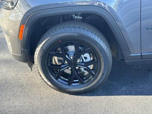new 2025 Jeep Grand Cherokee car, priced at $41,725
