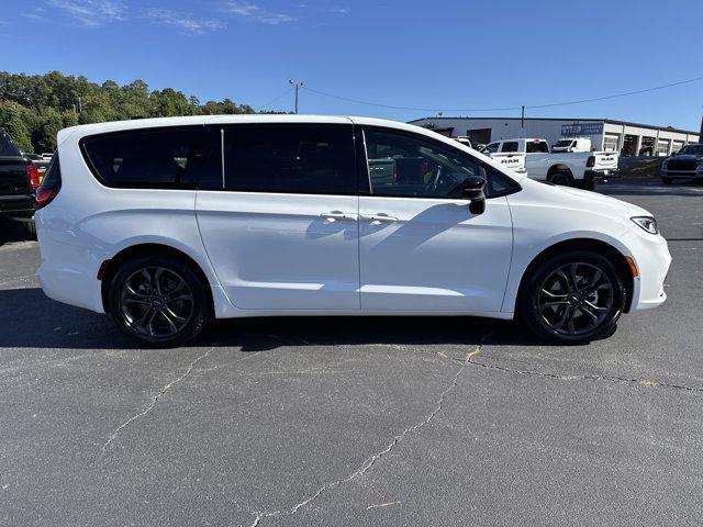 new 2026 Chrysler Pacifica car, priced at $41,182