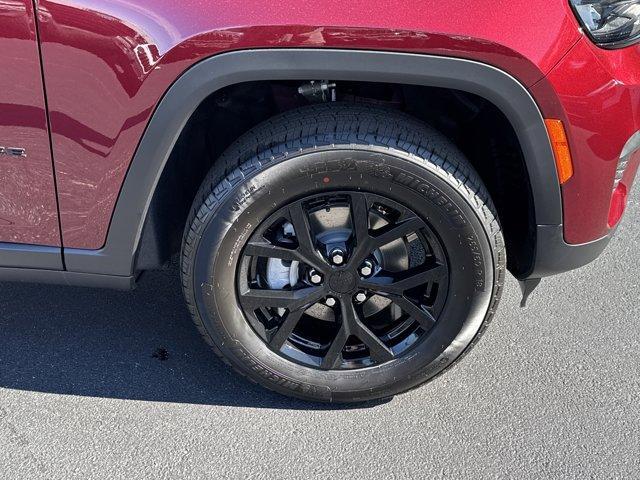 new 2025 Jeep Grand Cherokee car, priced at $39,980