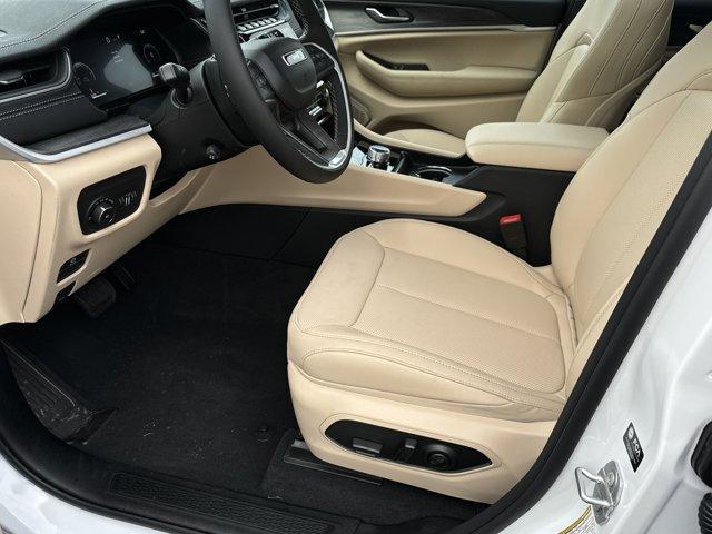 new 2025 Jeep Grand Cherokee car, priced at $48,628