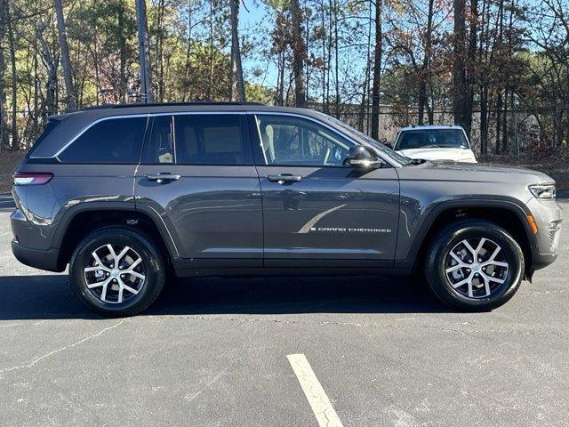 new 2025 Jeep Grand Cherokee car, priced at $42,920