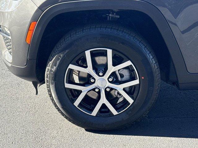 new 2025 Jeep Grand Cherokee car, priced at $42,920