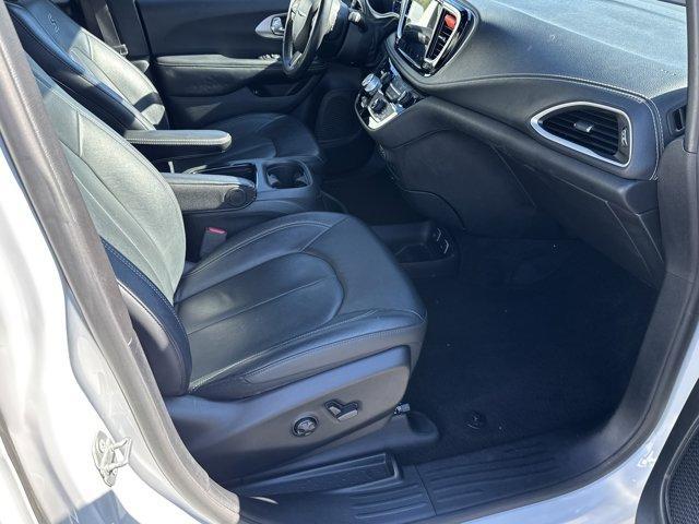 used 2021 Chrysler Pacifica Hybrid car, priced at $25,529