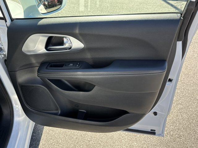 used 2021 Chrysler Pacifica Hybrid car, priced at $25,529