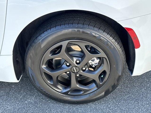 used 2021 Chrysler Pacifica Hybrid car, priced at $25,529