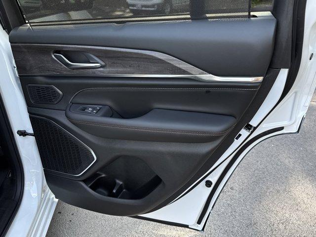 new 2025 Jeep Grand Cherokee car, priced at $57,178