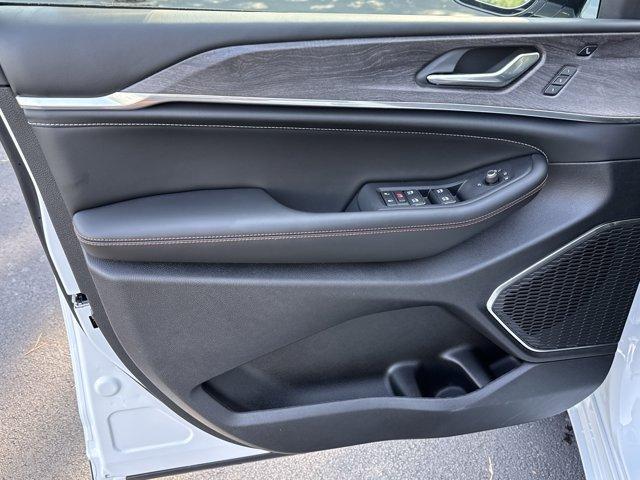 new 2025 Jeep Grand Cherokee car, priced at $57,178
