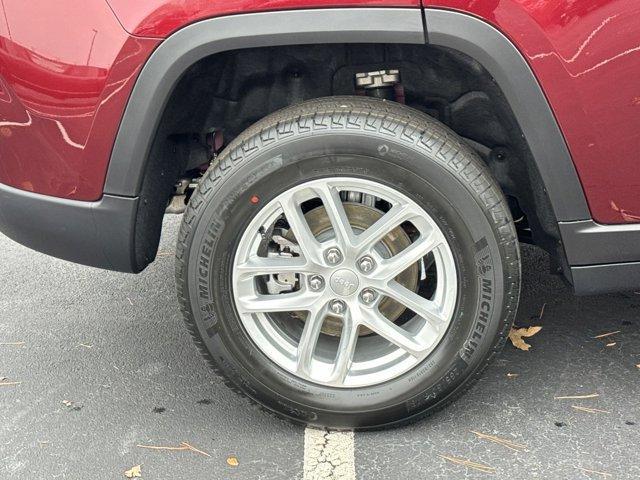 new 2025 Jeep Grand Cherokee car, priced at $39,675