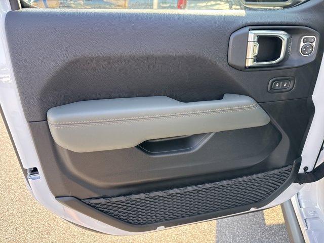 new 2025 Jeep Gladiator car, priced at $47,998