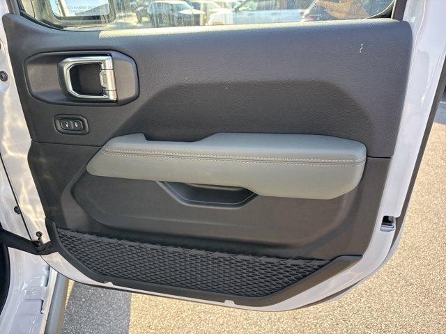 new 2025 Jeep Gladiator car, priced at $47,998