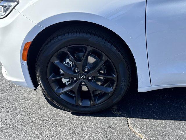 new 2026 Chrysler Pacifica car, priced at $43,968