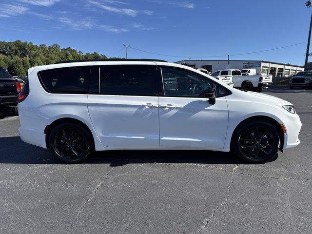 new 2026 Chrysler Pacifica car, priced at $43,968