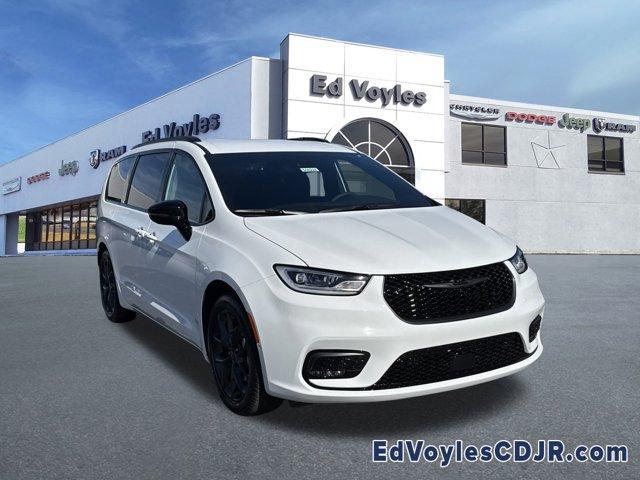 new 2026 Chrysler Pacifica car, priced at $43,968