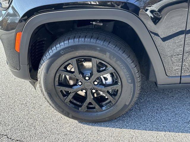 new 2025 Jeep Grand Cherokee car, priced at $41,157
