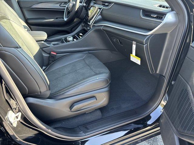 new 2025 Jeep Grand Cherokee car, priced at $41,157