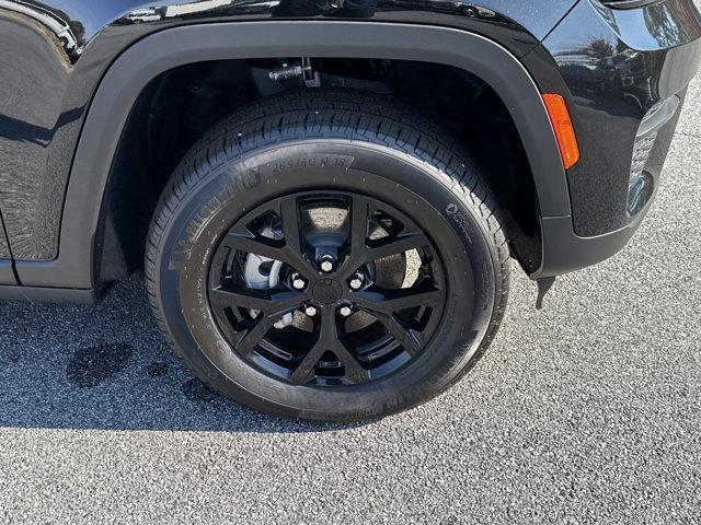 new 2025 Jeep Grand Cherokee car, priced at $41,157