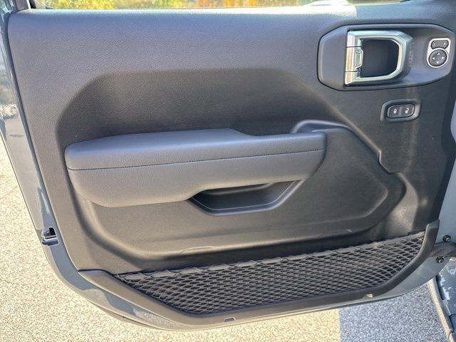 new 2025 Jeep Wrangler car, priced at $41,456