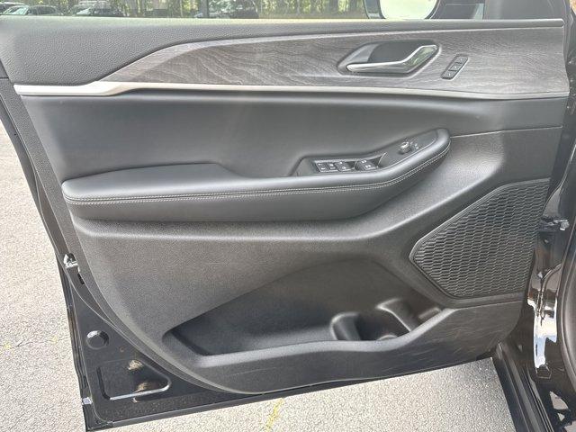 used 2025 Jeep Grand Cherokee L car, priced at $43,744