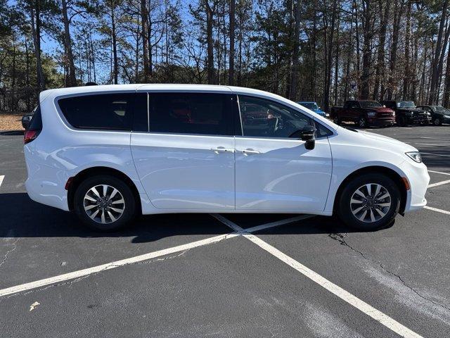 new 2025 Chrysler Pacifica Hybrid car, priced at $44,530