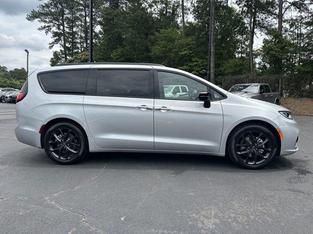 new 2024 Chrysler Pacifica car, priced at $54,005