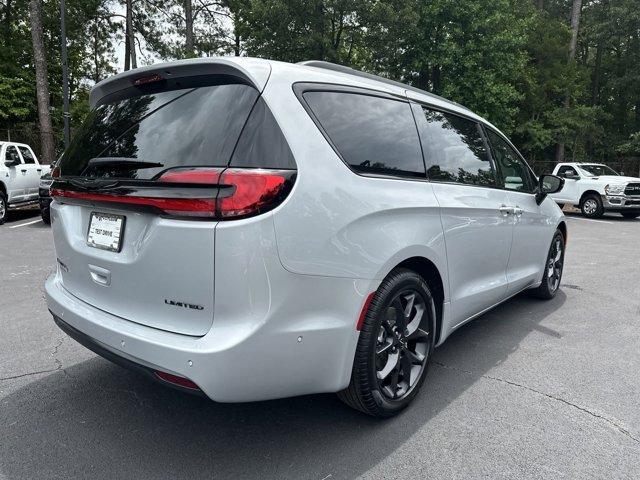 new 2024 Chrysler Pacifica car, priced at $54,005