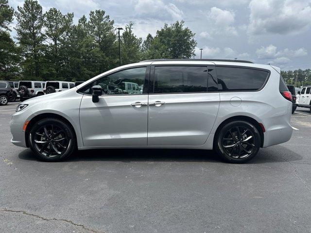 new 2024 Chrysler Pacifica car, priced at $54,005