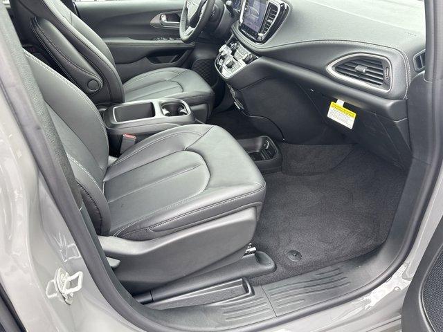 new 2025 Chrysler Pacifica car, priced at $38,735